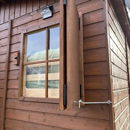 Ardennenhut On Wheels مكان تخييم